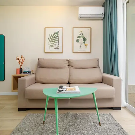 Beachfront Tiffany Design Apartment *